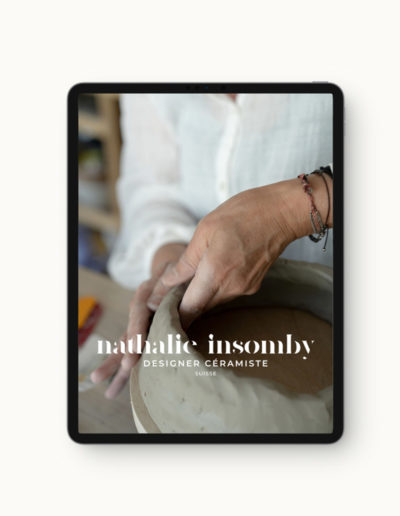 Déclinaison web de l'identité visuelle Nathalie Insomby en version mockup iPad, graphiste Genève